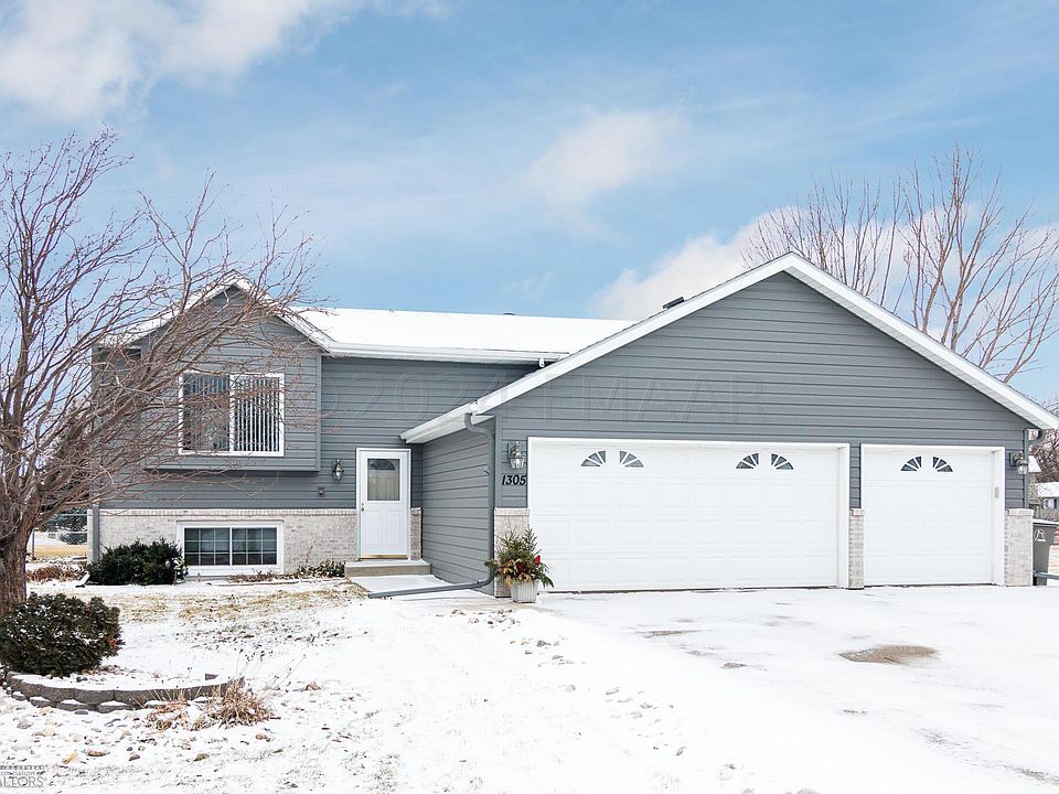 1st image of 1305 32nd Street Cir S