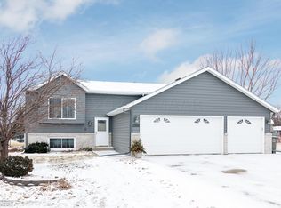 1305 32nd Street Cir S, Moorhead, MN 56560