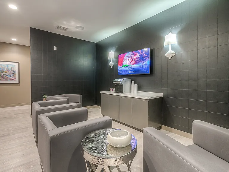 The Royale at CityPlace — Photo 38