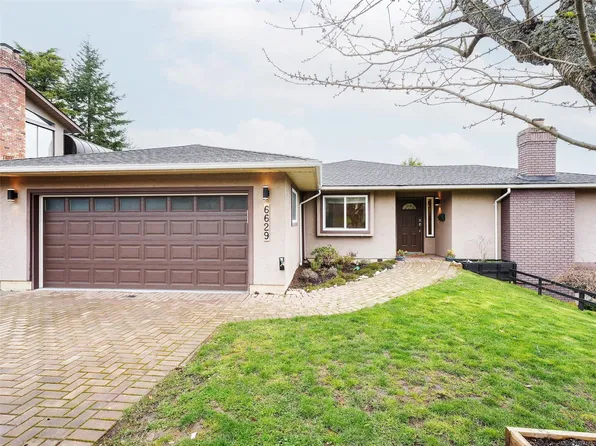 6629 Tamany Dr, Central Saanich, BC V8Z 6Y9