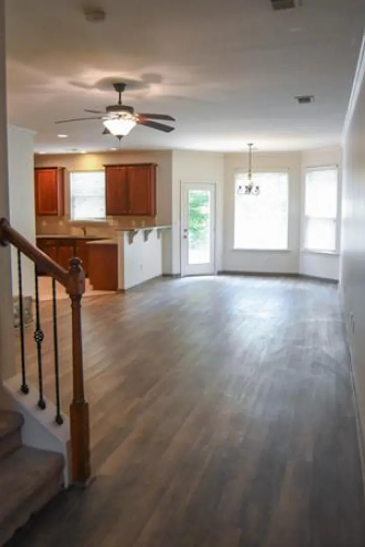 Gorgeous Townhome — Photo 4