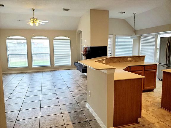 4th image of 3131 Millbrook Dr