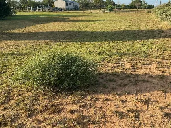 1295 County Road 773, Devine, TX 78016