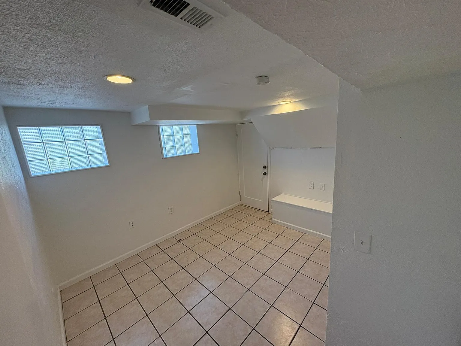 1 bed, 130 sqft, $599 — Photo 2
