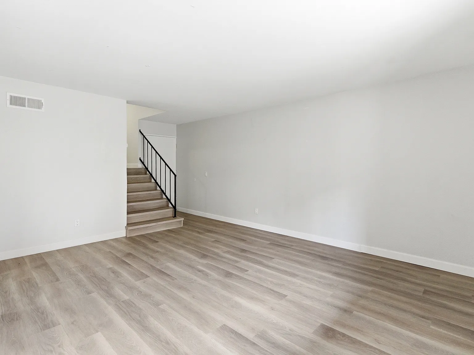 University Crest Apartments - Near UCR — Photo 3