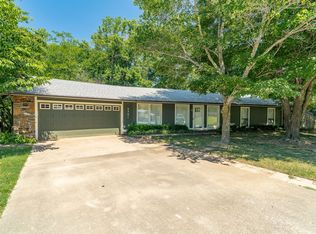 2381 N Creekwood Ave, Fayetteville, AR 72703