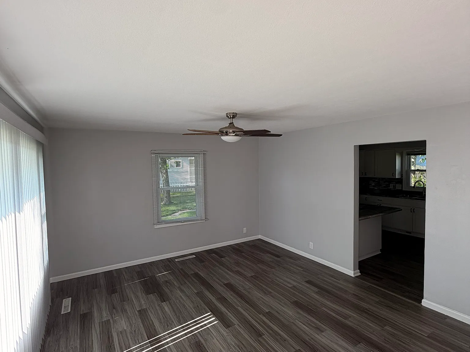 3 bed, 1092 sqft, $1,895 — Photo 1
