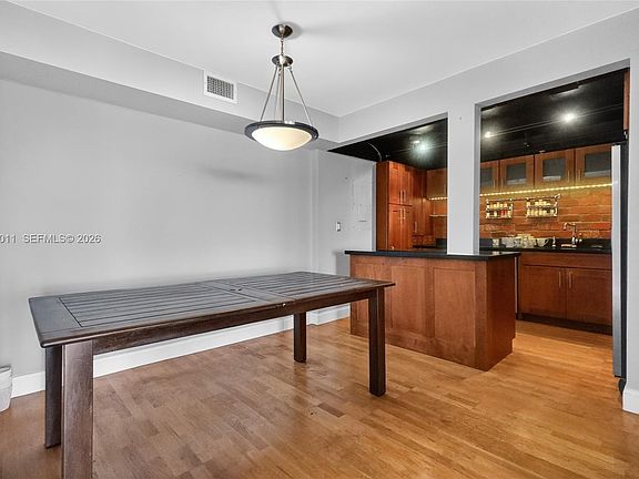 4th image of 2000 Towerside Ter APT 709