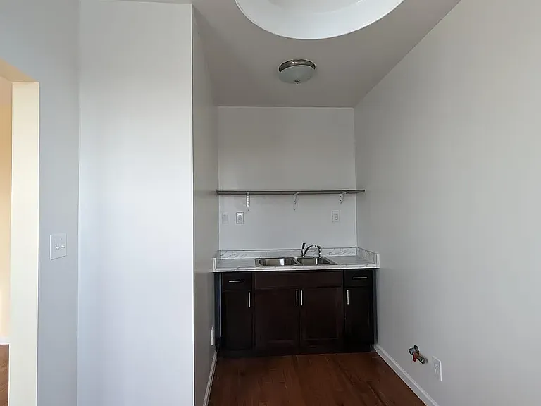 9 Woodland Apartments — Photo 42