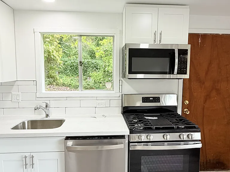 1334 Lakeview Blvd E — Photo 13