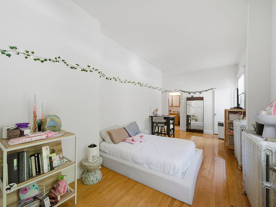 1st image of 668-72 W Sheridan Rd #1