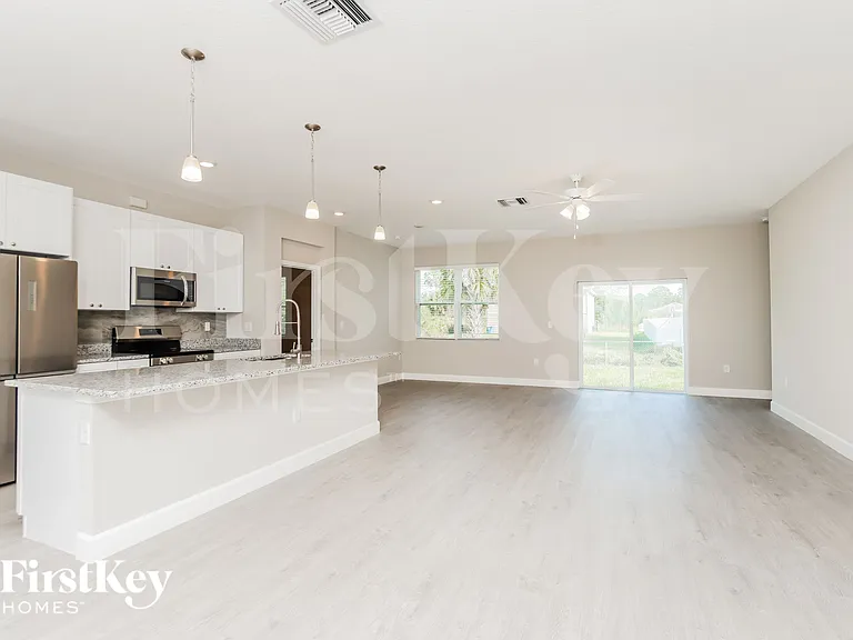 755 Darby Ave SW — Photo 3
