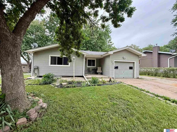 105 Brentwood Ave, Hickman, NE 68372