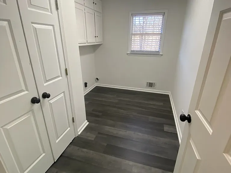 1922 Oakwood Dr #1922 — Photo 4