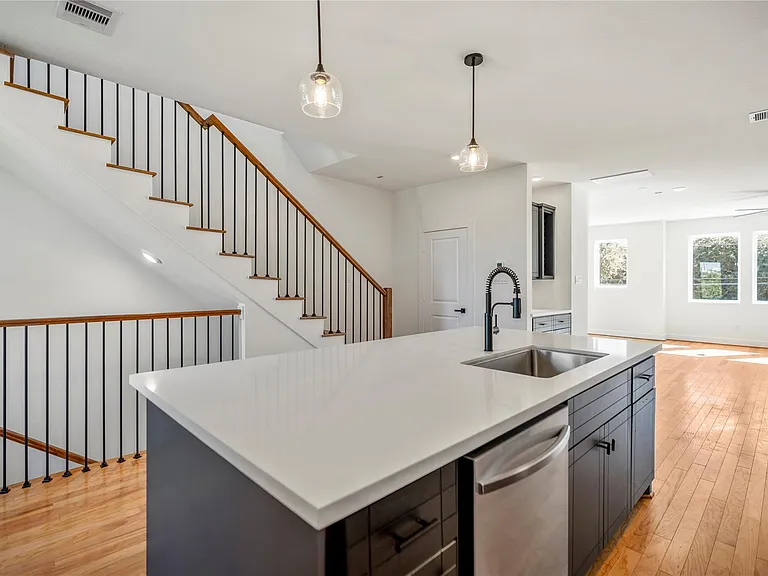 6320 Del Rio St — Photo 11