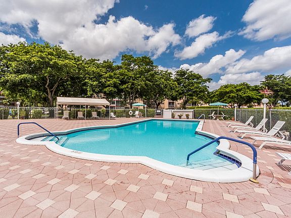 2nd image of 1040 Country Club Dr APT 209
