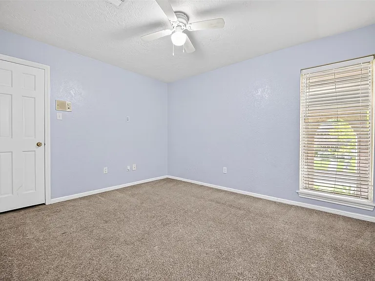 8103 Oak Moss Dr — Photo 38