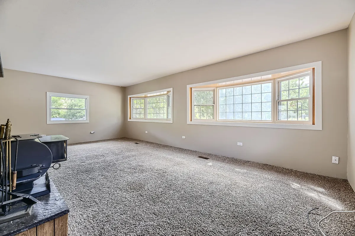 Building Photo - 103 Bear Creek Ln