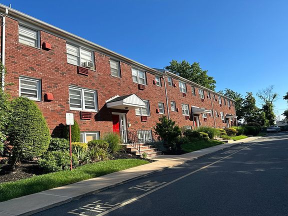 3rd image of 482 Joralemon St