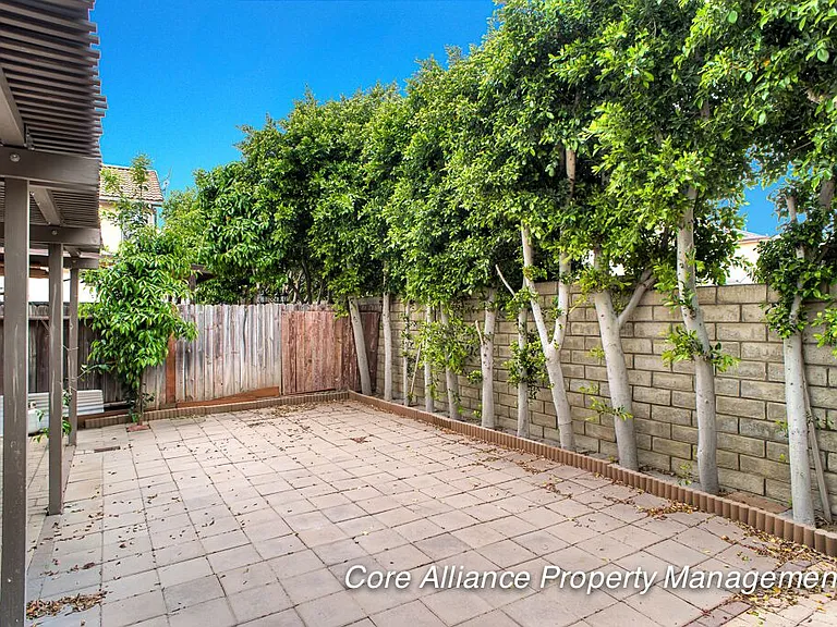 9435 Noble Ave — Photo 14