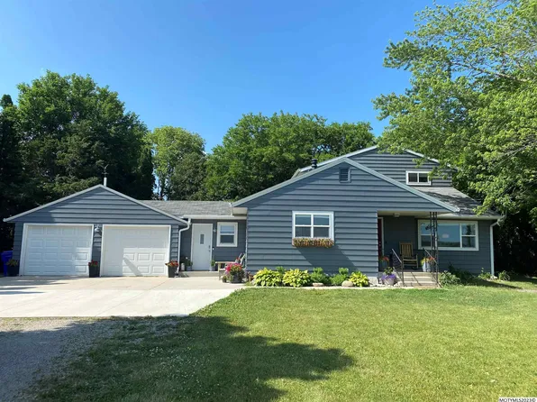 5722 210th St, Clear Lake, IA 50428