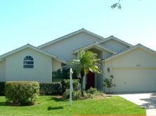 5263 White Sand Cir NE, Saint Petersburg, FL 33703