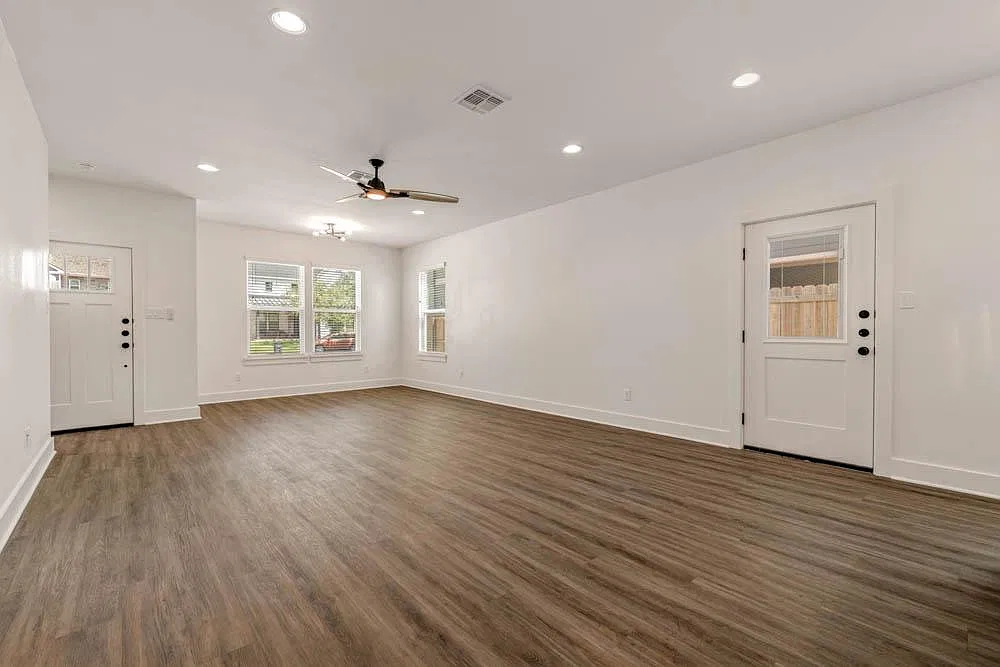 4 bed, 4.5 bath, 2100 sqft, $3,600 — Photo 4