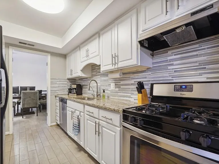 6851 Roswell Rd #F1 — Photo 10