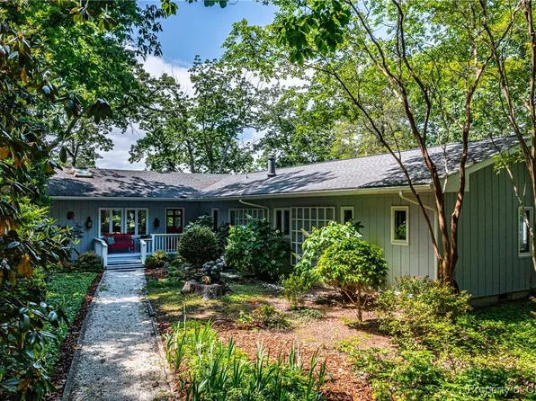 922 Blueberry Point Rd, White Stone, VA 22578