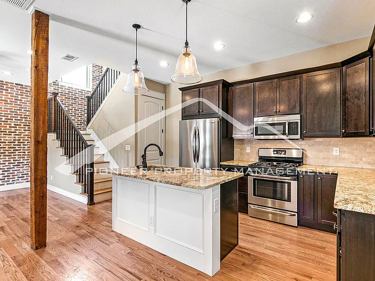 1807 E 36th Ave — Photo 9