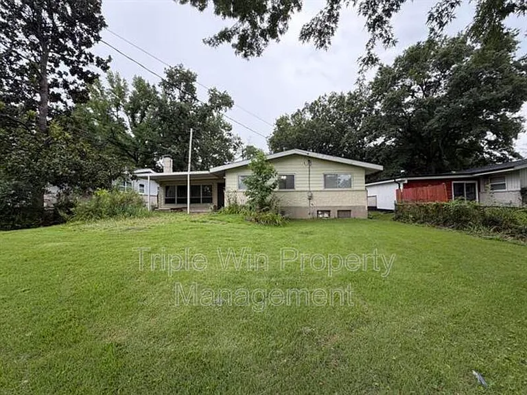 10805 Landseer Dr — Photo 5