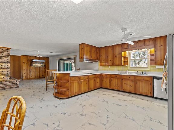 5th image of 200 Davis Dr