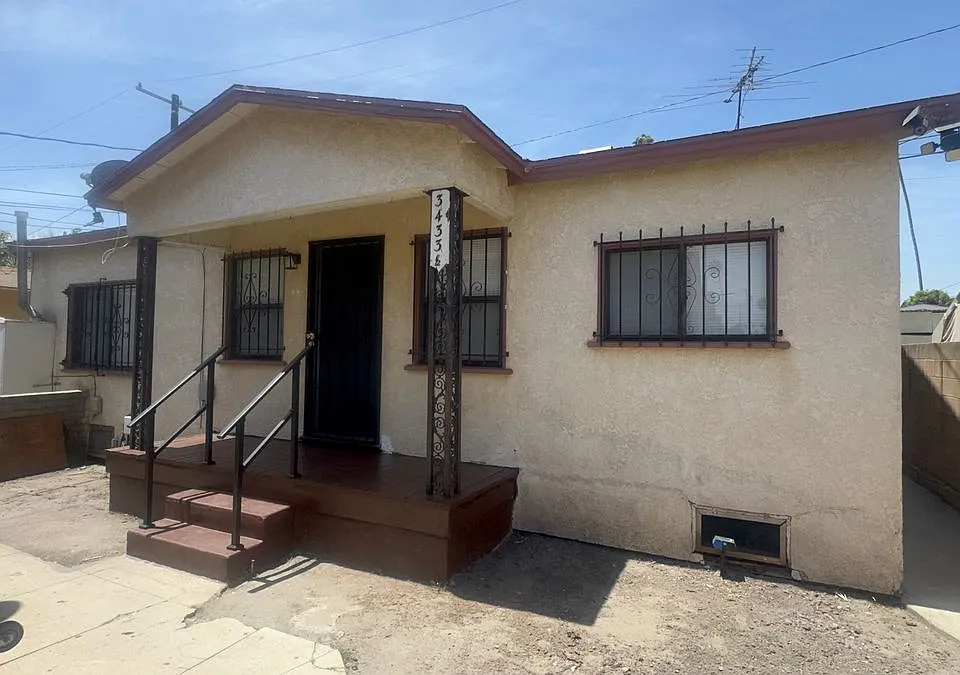 3433 1/2 8th Ave