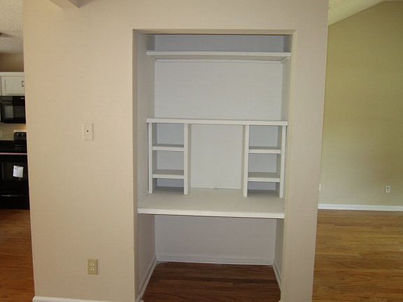 5th image of 427 Brentwood Cir