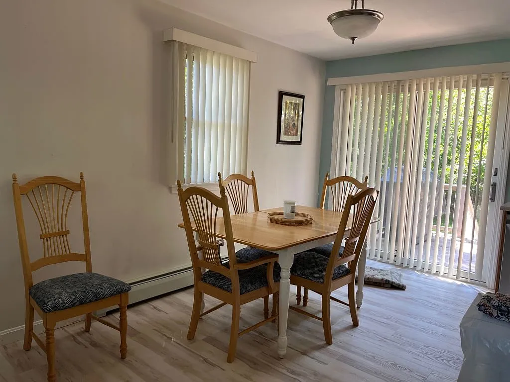 3 bed, 1824 sqft, $2,400 — Photo 4