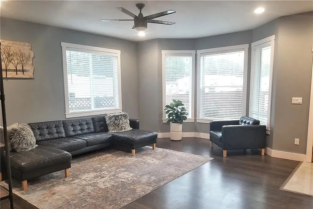 4 bed, 1941 sqft, $2,800 — Photo 3