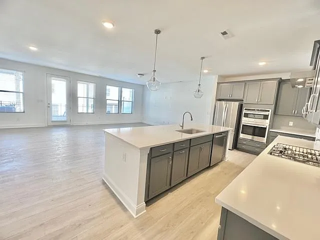 Foyer to Kitchen