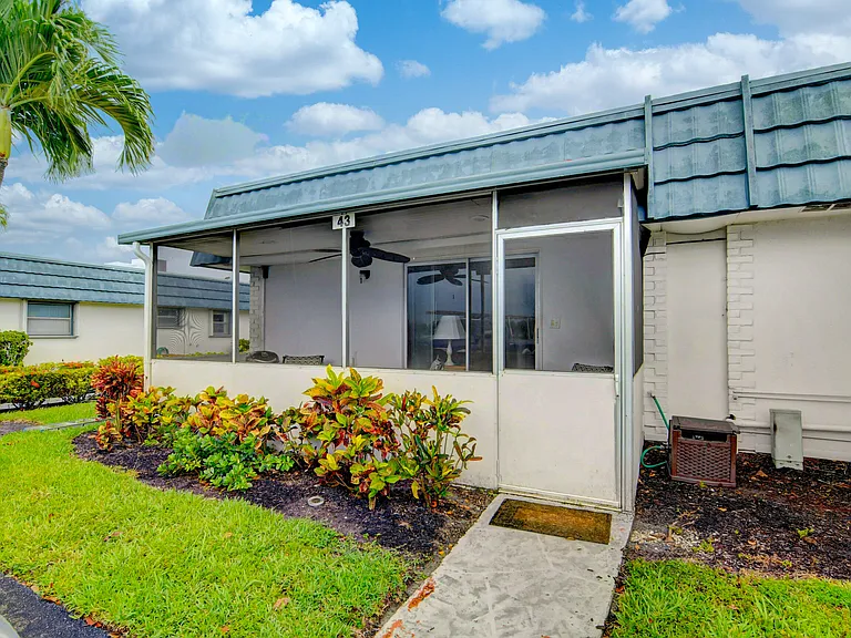 43 Waterford Cir #B — Photo 24