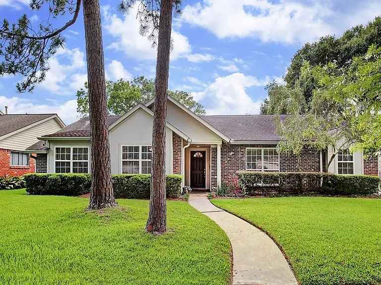 10306 Bob White Dr — Photo 1