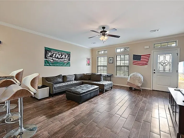 401 Ash St — Photo 5