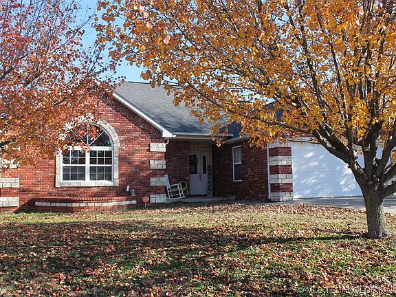 2nd image of 2212 Apple Blossom Ln
