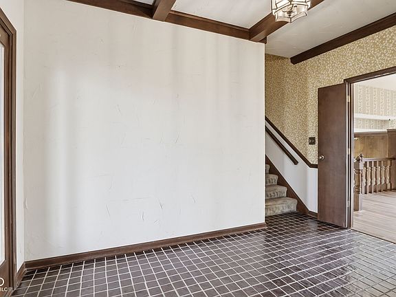 5th image of 65 Bennington Dr