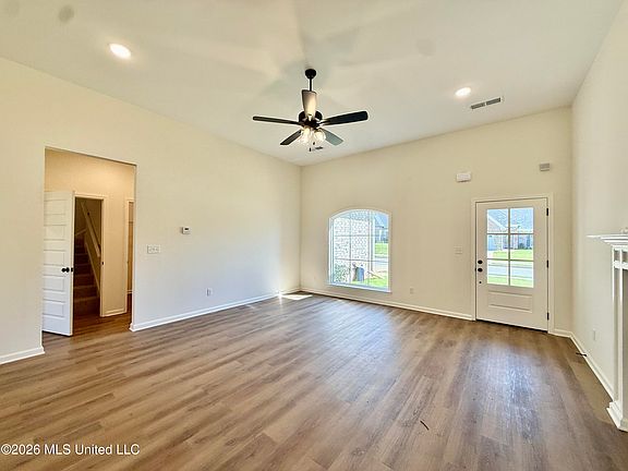2nd image of 1056 Great Glen Dr