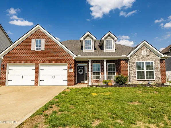 908 Brookwood Ln, Maryville, TN 37801