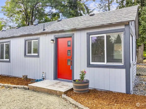 305 S 1st Street, Oakville, WA 98568