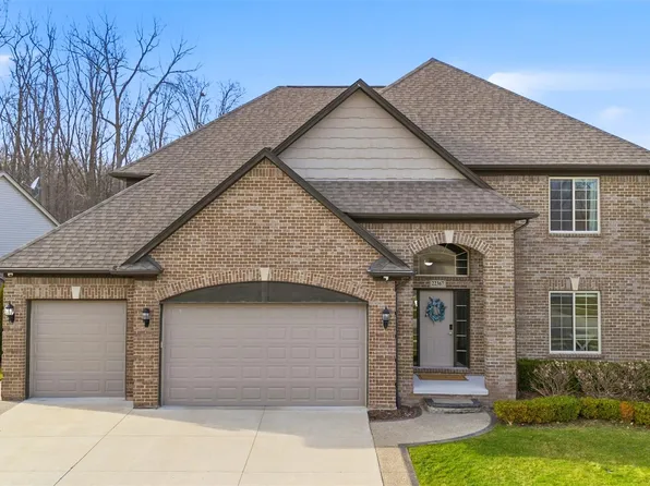 22367 Sandalwood Dr, Macomb, MI 48044
