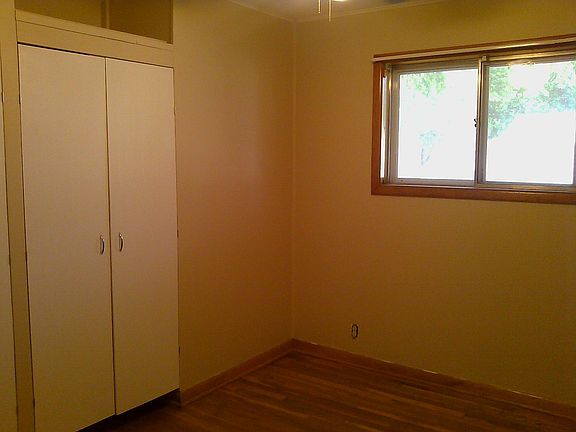 3rd image of 911 Garden Ave