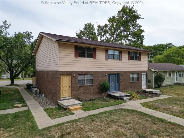 8C Garden Ln, Huntington, WV 25705