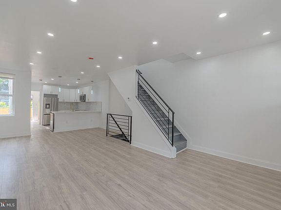 4th image of 5542 Pemberton St