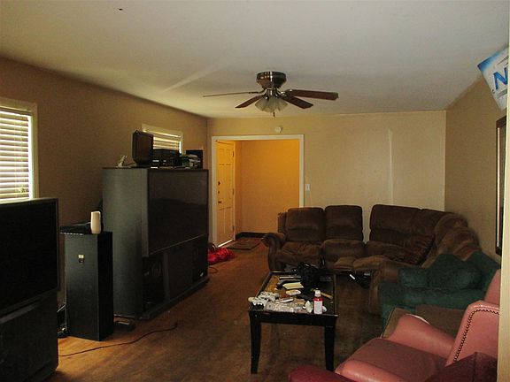 4th image of 223 Chapel Dr